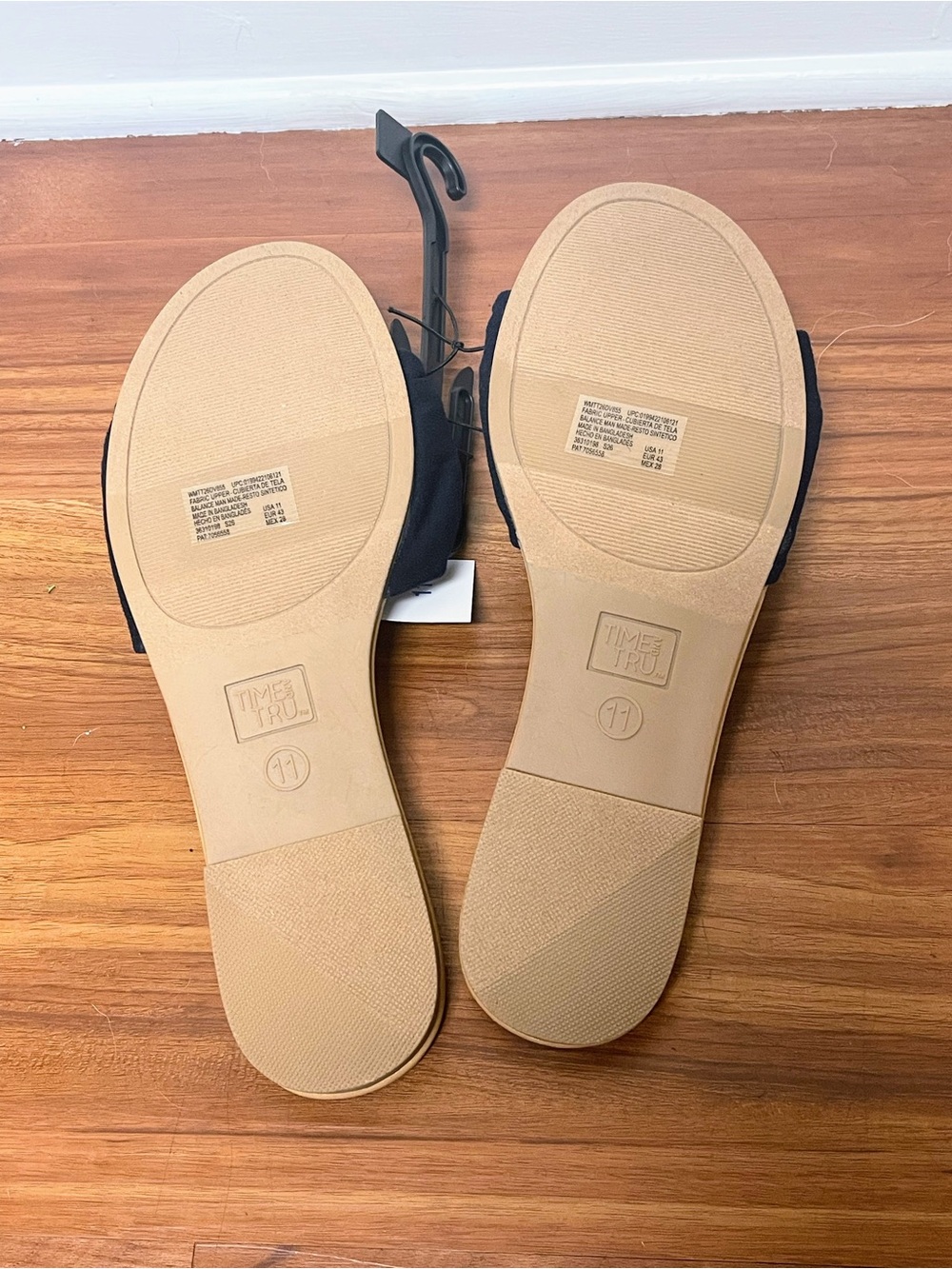 Time and Tru Women's Knot Slide Sandals
- Memory Foam - Picture 2 of 4